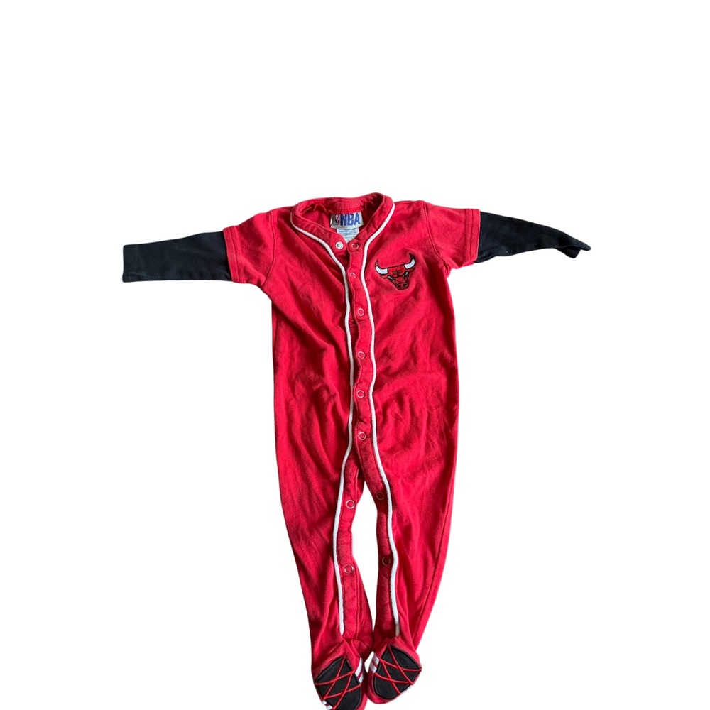 NBA Chicago Bulls Baby Footed Romper Red Black Snap Front Sleeper 6-9 Months
